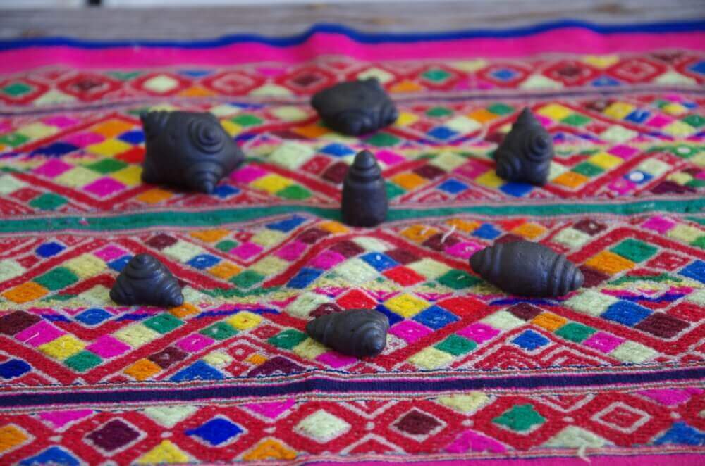 Qotokuna chumpi stones
